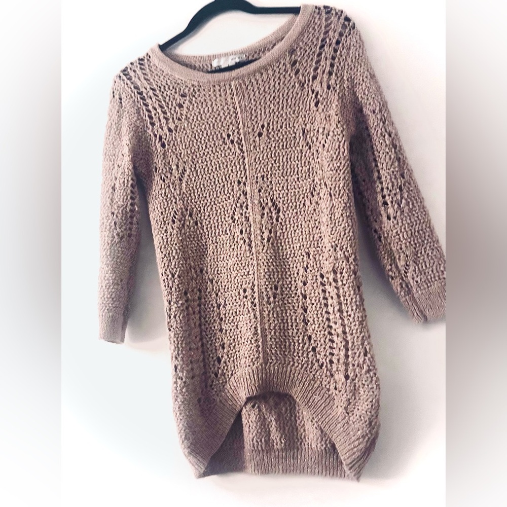 WD • NY Lightweight Open-Knit Hi-Lo Sweater, Golden Sparkly Beige, Small, EUC